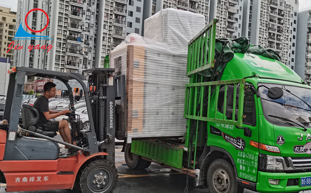 定制11機(jī)一體油溫機(jī)裝車交貨